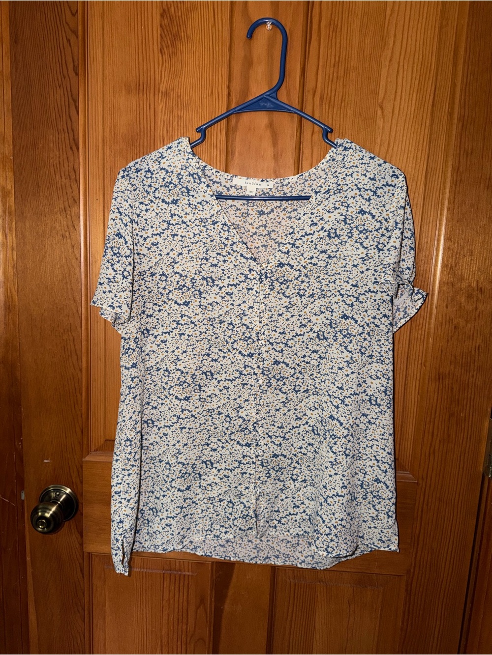 Women’s Blue Floral V-Neck Short Sleeve Top